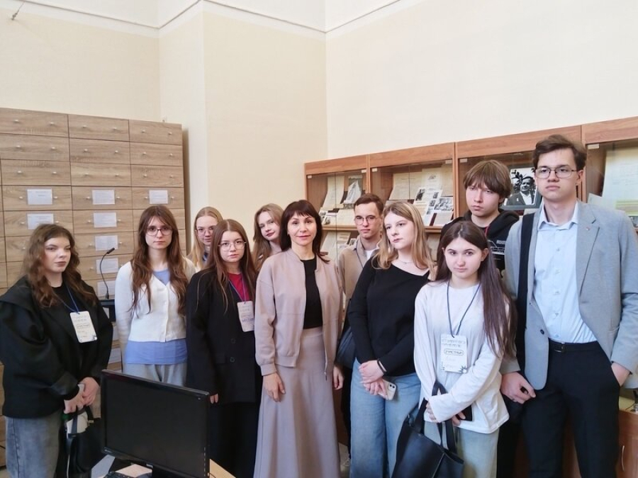 «Студэнт на тыдзень» у БДАМЛМ: абітурыенты БДУ пазнаёміліся з архіўнай справай