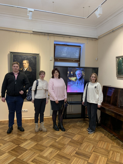 БДАМЛМ наведаў выставу “Мастак. Герой. Міхаіл Савіцкі”