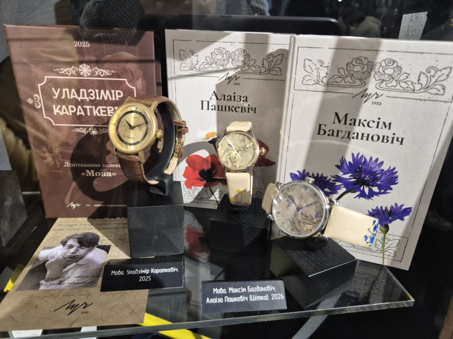 БДАМЛМ знаёміцца з музейнай экспазіцыяй завода “Луч”