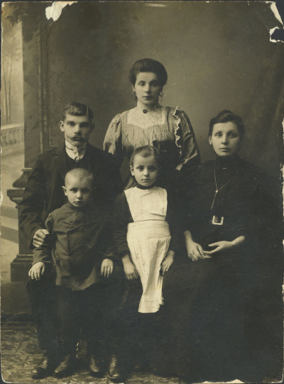 Віртуальная выстава «Сямейны фотаальбом» на сайце БДАМЛМ